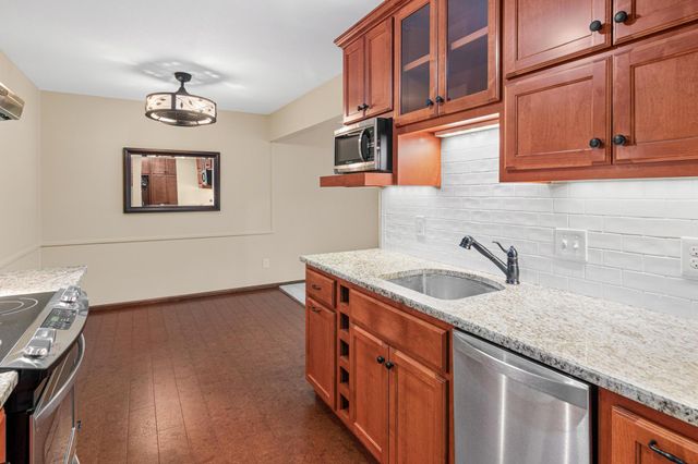 4380 Brookside Court 213, Edina, MN 55436