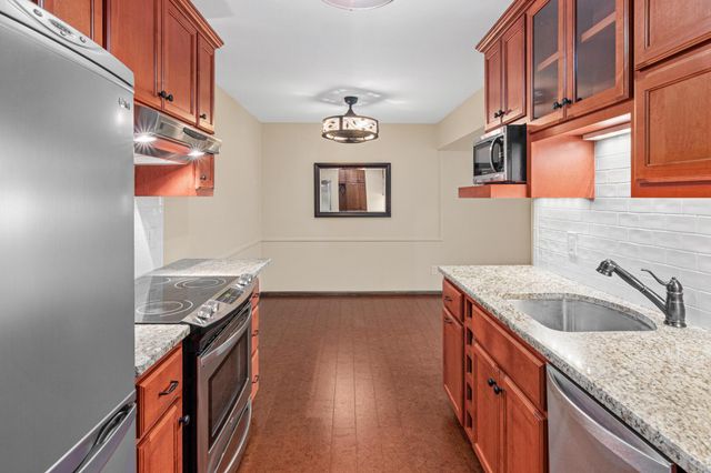 4380 Brookside Court 213, Edina, MN 55436