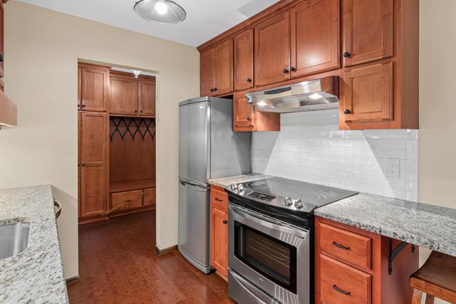 4380 Brookside Court 213, Edina, MN 55436