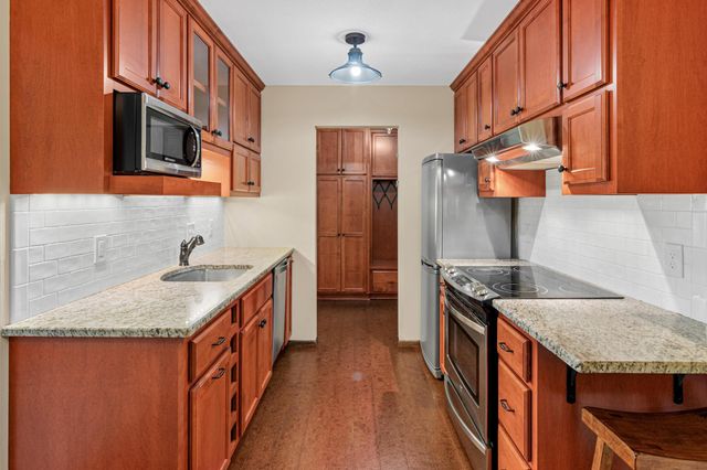 4380 Brookside Court 213, Edina, MN 55436