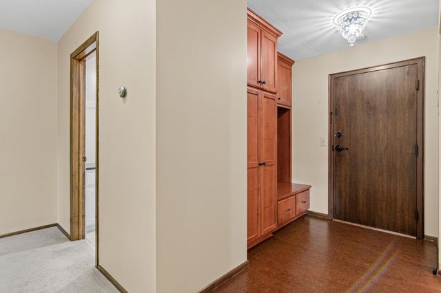 4380 Brookside Court 213, Edina, MN 55436