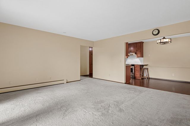 4380 Brookside Court 213, Edina, MN 55436