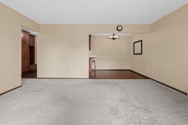 4380 Brookside Court 213, Edina, MN 55436
