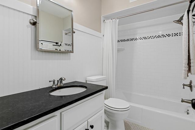 4380 Brookside Court 213, Edina, MN 55436
