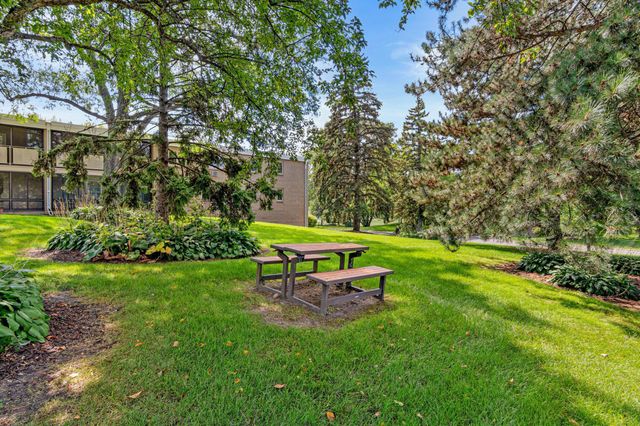 4380 Brookside Court 213, Edina, MN 55436