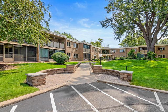 4380 Brookside Court 213, Edina, MN 55436