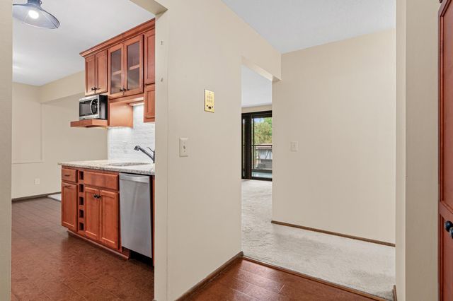 4380 Brookside Court 213, Edina, MN 55436