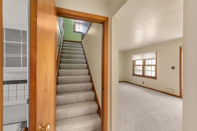 7301 Oliver Smith Drive, Urbandale, IA 50322
