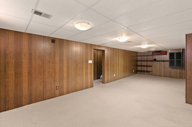 7301 Oliver Smith Drive, Urbandale, IA 50322