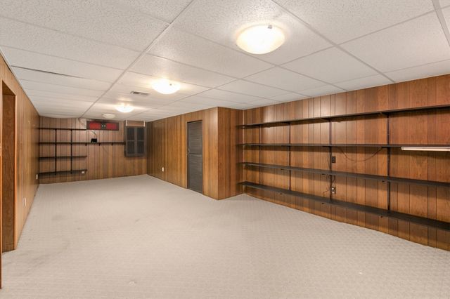7301 Oliver Smith Drive, Urbandale, IA 50322