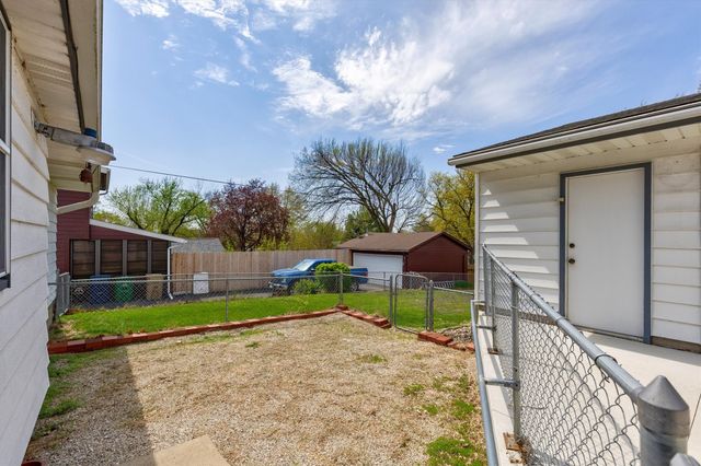 7301 Oliver Smith Drive, Urbandale, IA 50322