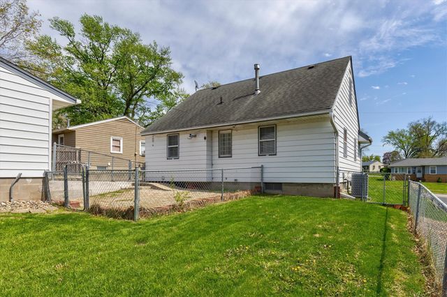 7301 Oliver Smith Drive, Urbandale, IA 50322