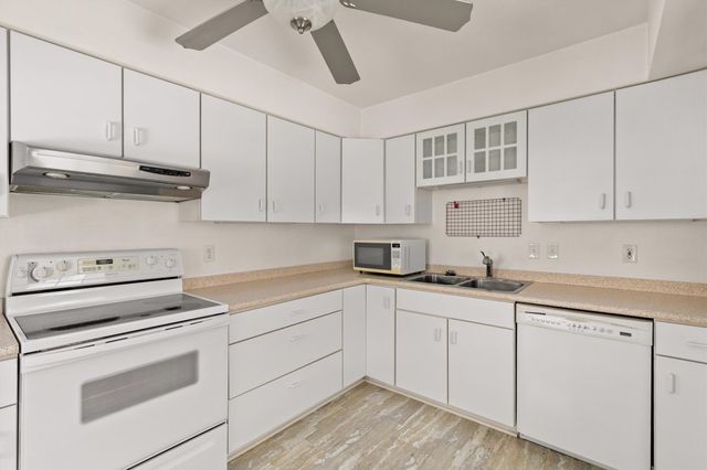 7301 Oliver Smith Drive, Urbandale, IA 50322
