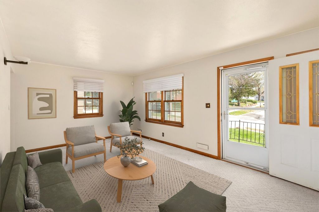 7301 Oliver Smith Drive, Urbandale, IA 50322