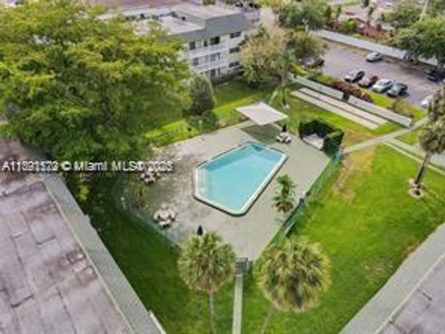 4200 NW 3rd Ct 330, Plantation, FL 33317