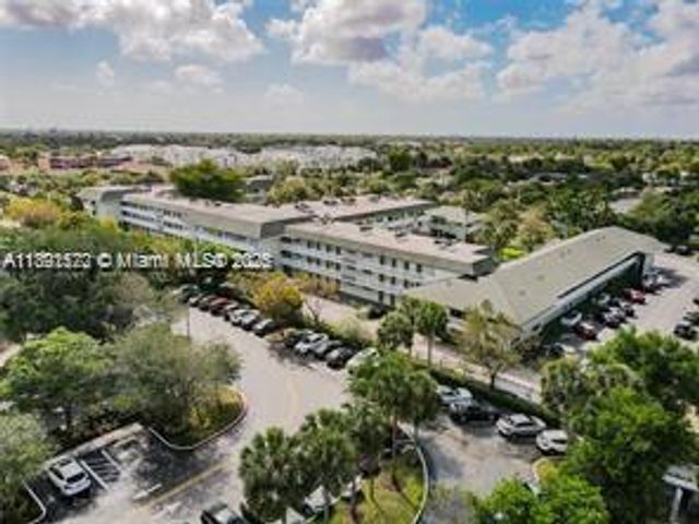 4200 NW 3rd Ct 330, Plantation, FL 33317