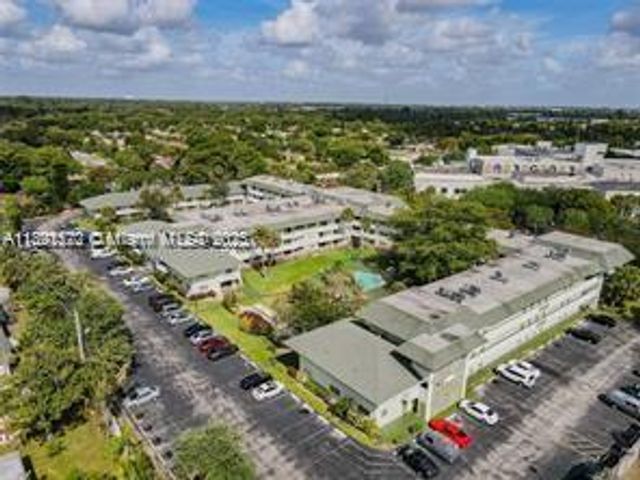 4200 NW 3rd Ct 330, Plantation, FL 33317
