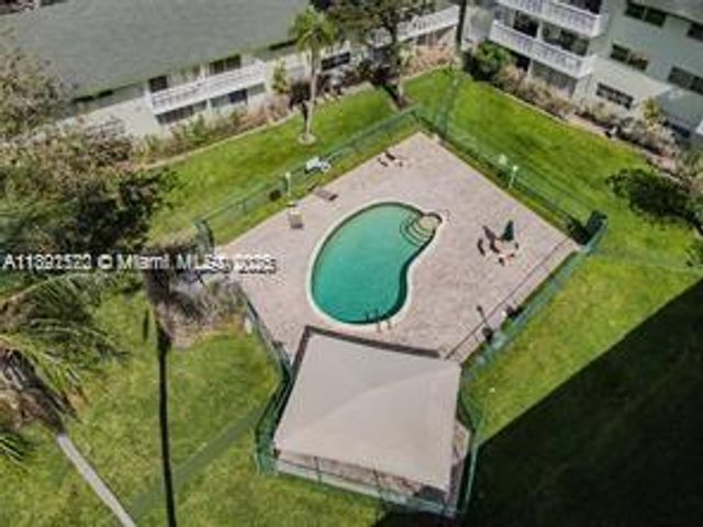 4200 NW 3rd Ct 330, Plantation, FL 33317