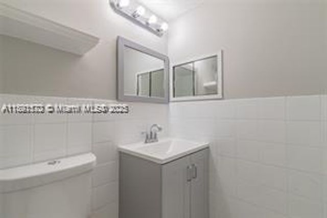 4200 NW 3rd Ct 330, Plantation, FL 33317