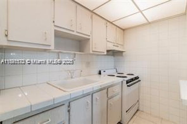 4200 NW 3rd Ct 330, Plantation, FL 33317