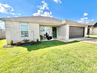 23 Candlelight Dr, Conway, AR 72032