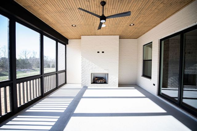 864 Harrisburg Ln, Mount Juliet, TN 37122