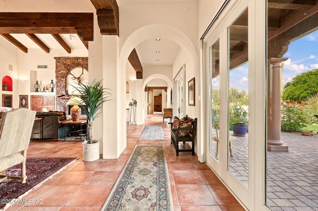 14460 N Sun Spring Drive, Oro Valley, AZ 85755