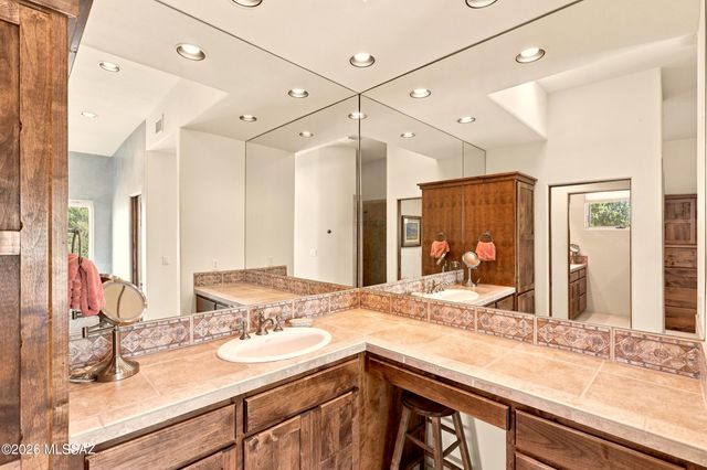 14460 N Sun Spring Drive, Oro Valley, AZ 85755