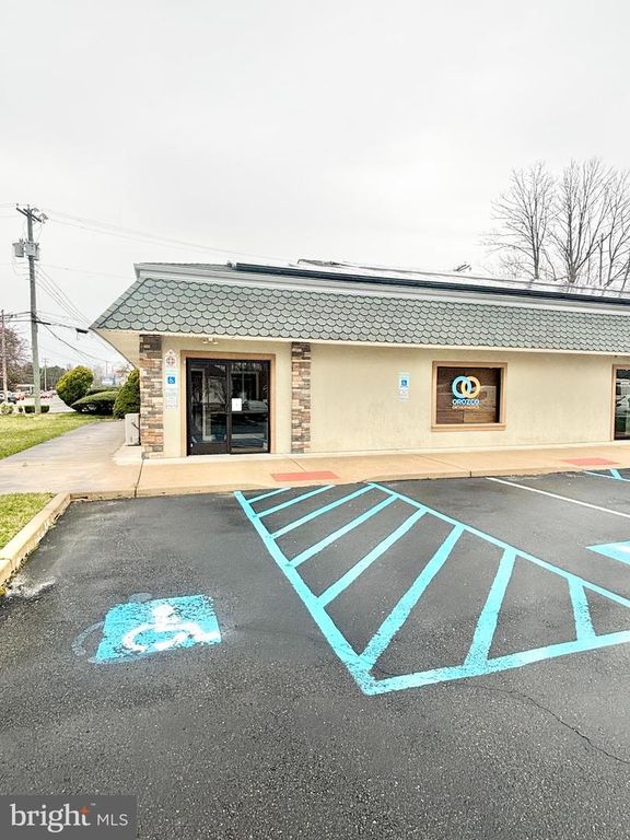 373 S WHITE HORSE PIKE, HAMMONTON, NJ 08037 — exterior