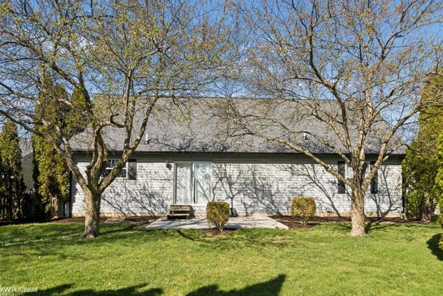 45880 Brookside North Drive, Macomb Twp, MI 48044