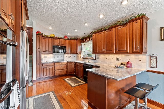 960 Karla Drive, Green, OH 44216