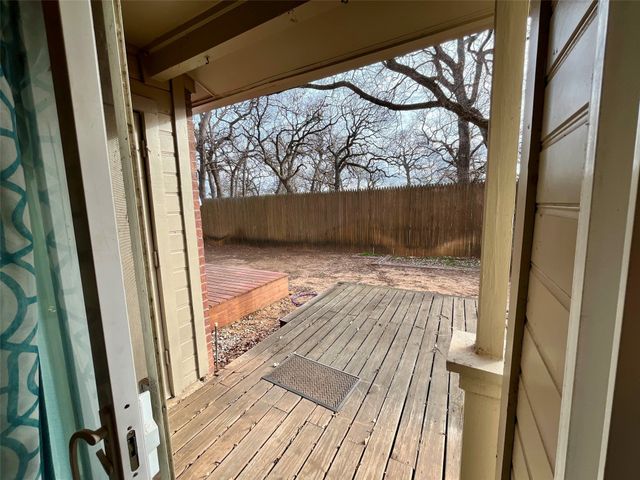 1450 Meadowood Village Drive, Fort Worth, TX 76120