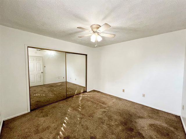 1450 Meadowood Village Drive, Fort Worth, TX 76120