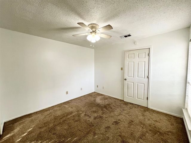 1450 Meadowood Village Drive, Fort Worth, TX 76120