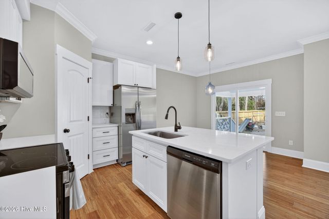 404 S Bodenheimer Street, Saint Helena, NC 28425