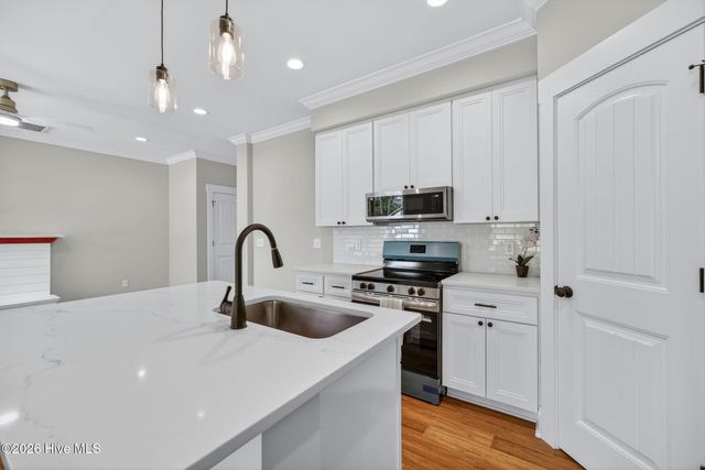 404 S Bodenheimer Street, Saint Helena, NC 28425