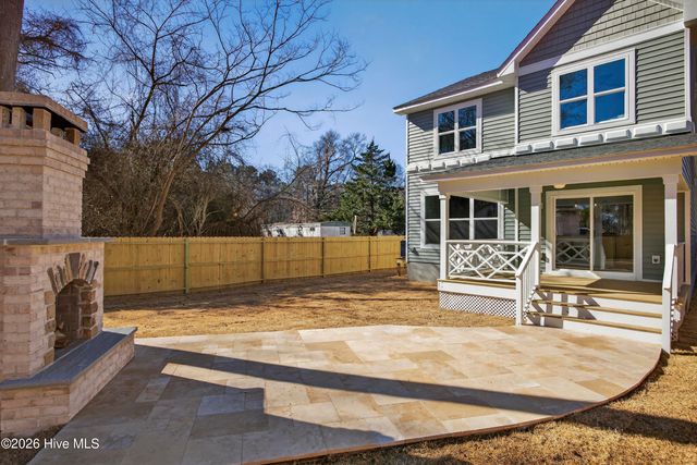 404 S Bodenheimer Street, Saint Helena, NC 28425