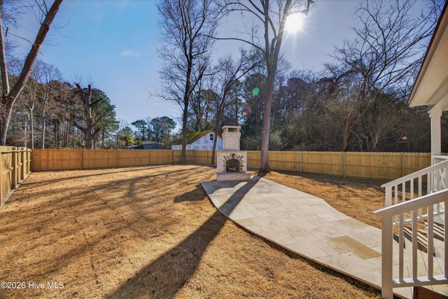 404 S Bodenheimer Street, Saint Helena, NC 28425