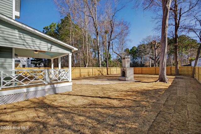 404 S Bodenheimer Street, Saint Helena, NC 28425