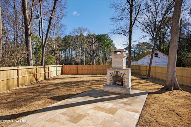 404 S Bodenheimer Street, Saint Helena, NC 28425