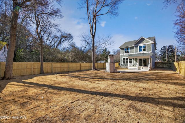 404 S Bodenheimer Street, Saint Helena, NC 28425