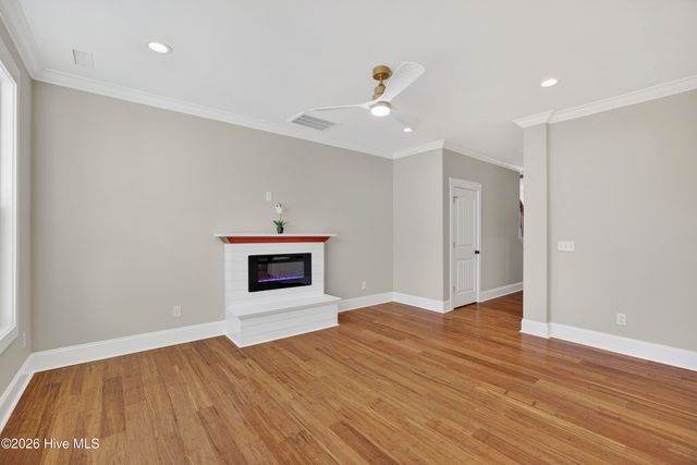 404 S Bodenheimer Street, Saint Helena, NC 28425