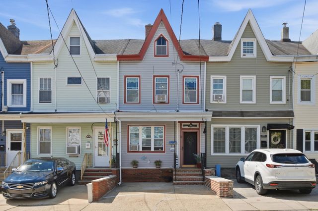 14 WEST 52ND ST, Bayonne, NJ 07002