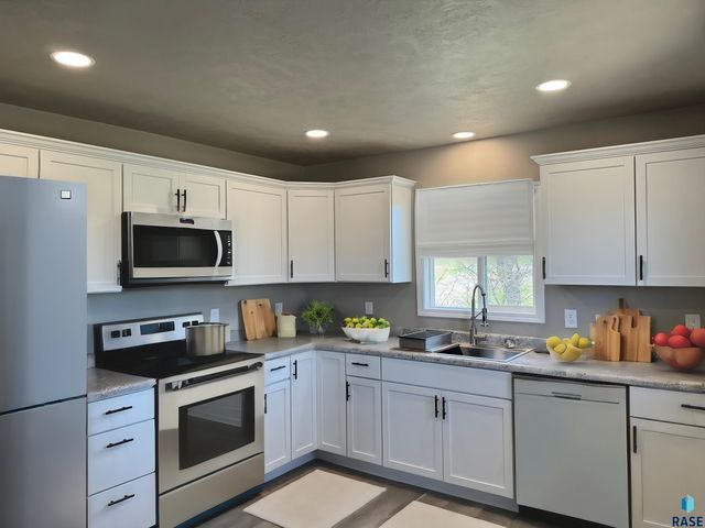 1513 S Splitrock Blvd Boulevard, Brandon, SD 57005