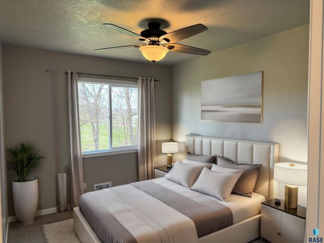 1513 S Splitrock Blvd Boulevard, Brandon, SD 57005