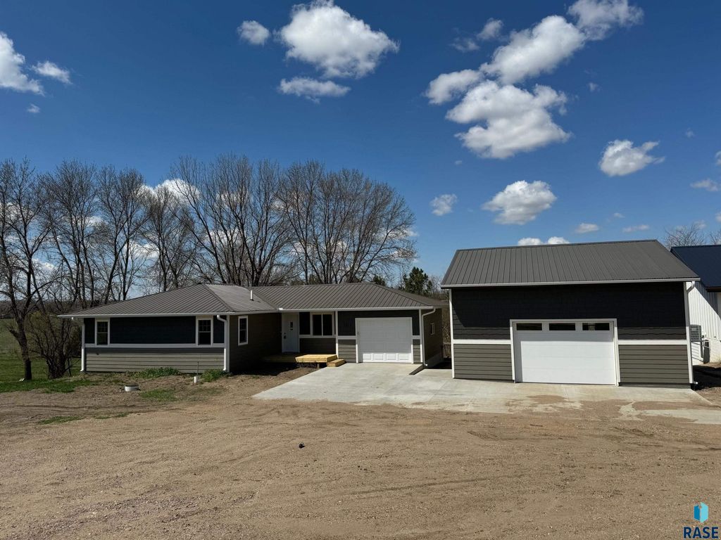 1513 S Splitrock Blvd Boulevard, Brandon, SD 57005