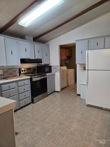 227 W Ave D, Jerome, ID 83338