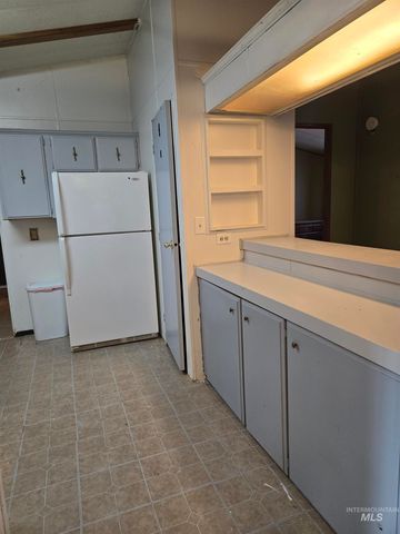 227 W Ave D, Jerome, ID 83338