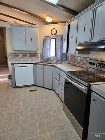 227 W Ave D, Jerome, ID 83338
