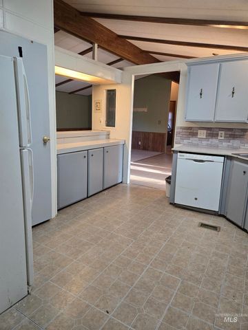 227 W Ave D, Jerome, ID 83338